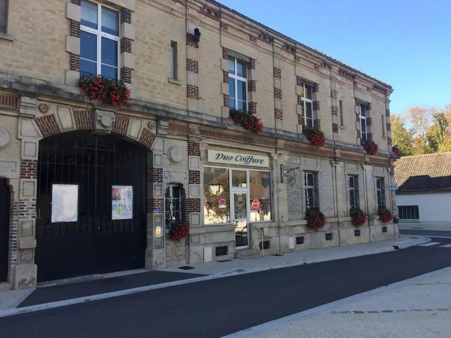 Le Gambetta - Nouveau Proprietaire Estissac Buitenkant foto